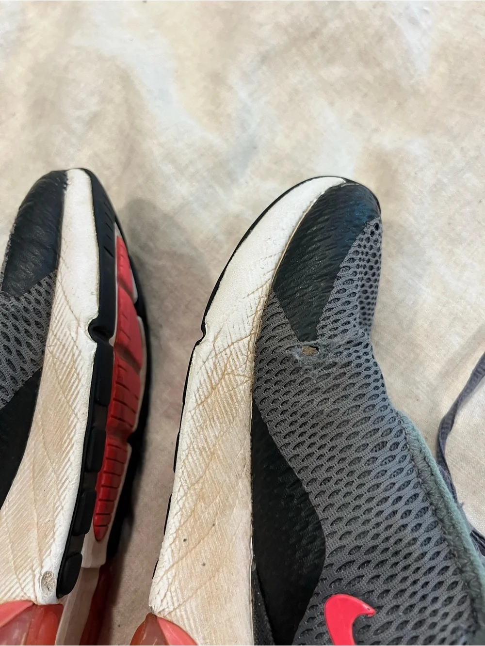 Nike air Mesh Running Shoes with Pink Logo Accents
